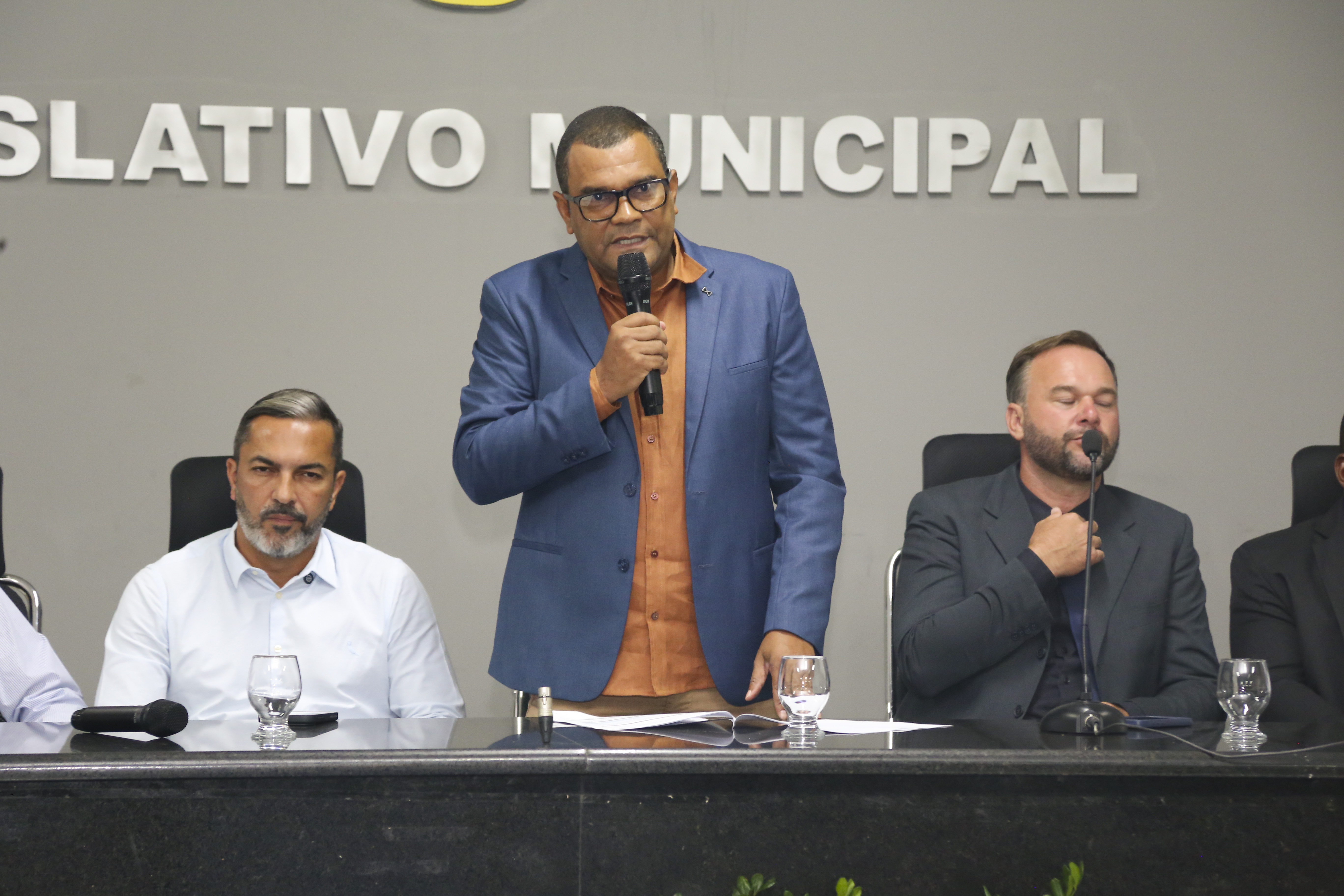 NOTÍCIA: Sessão Solene celebra os 62 anos de emancipação política e administrativa de Atílio Vivácqua