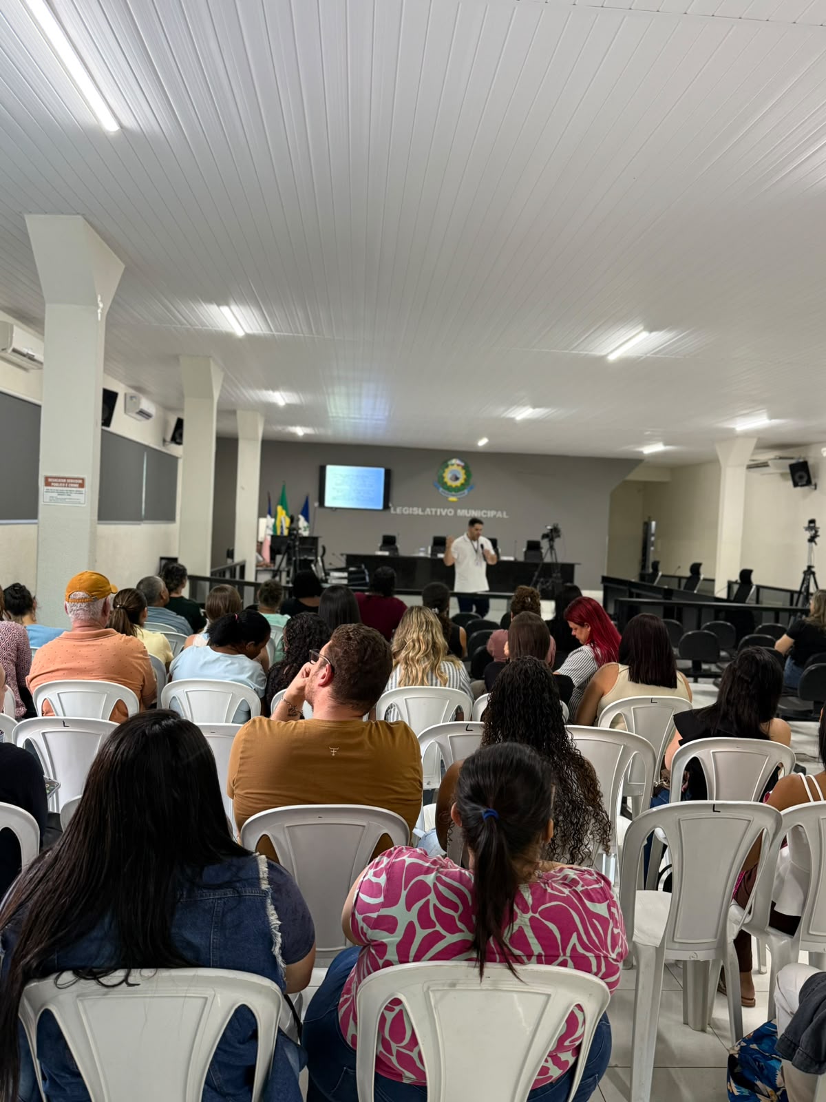 NOTÍCIA: Câmara Municipal de Atílio Vivácqua promove palestra sobre qualidade no atendimento em parceria com o SENAC